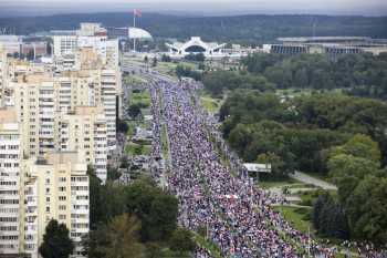 100,000 march in Minsk to demand Belarus leader resigns