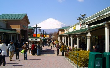 Gotemba: Shopping with a view of Mount Fuji