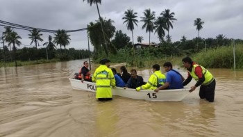 Malaysia floods: Johor sees more than 5,500 evacuees; Sabah almost 6,500