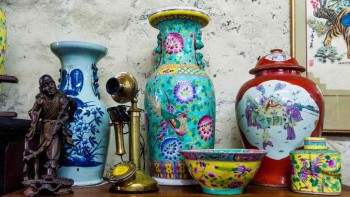 Antique Auctions: A Glimpse into the World of Timeless Treasures