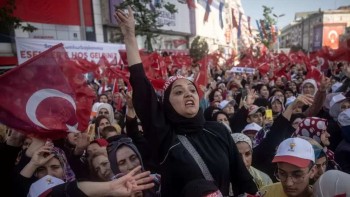 Turkish election: Erdogan and Kemal Kilicdaroglu clash in desperate race for votes