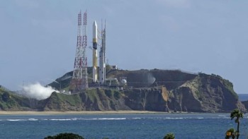 Japan launches rocket carrying moon lander after three delays