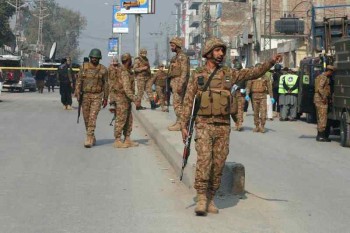 Pakistani Taliban attack police stations in country's north-west