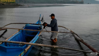 Philippine fishermen struggle as oil spill keeps them ashore