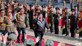 North Korean leader Kim inspects 'Seoul' tank unit