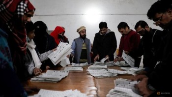 Pakistan parties wrangle over prime minister job, vote rigging allegations rejected